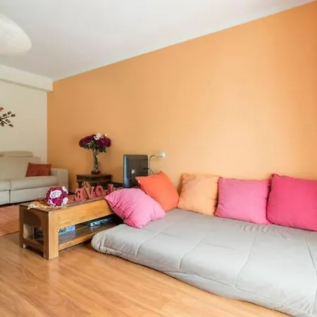 아파트 Cosy With Terrace 아우카비데시