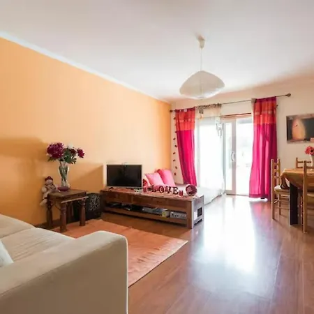 Cosy With Terrace 아파트